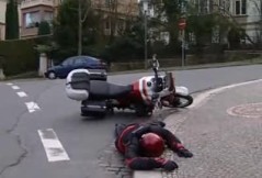 Erste Hilfe bei Motorradunfällen Erste Hilfe bei Motorradunfällen