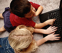 Zwei Jungs vor dem Computer Zwei Jungs vor dem Computer