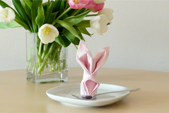 How to: Servietten-Hase falten How to: Servietten-Hase falten