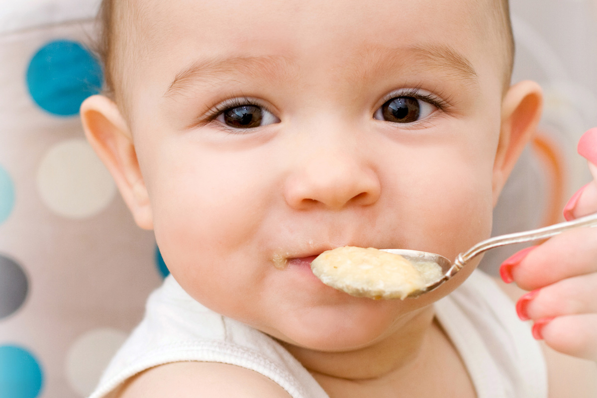 Abendbrei: Milch-Getreide-Brei fürs Baby Abendbrei: Milch-Getreide-Brei fürs Baby