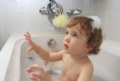 Badespaß fürs Baby: Seifenblasen Badespaß fürs Baby: Seifenblasen