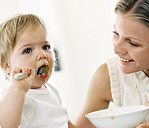 Baby Ernährung: Essen mit dem Baby Baby Ernährung: Essen mit dem Baby
