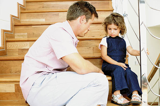 Fernbezeihung & Familie: Kinder reagieren mit Trotz Fernbezeihung & Familie: Kinder reagieren mit Trotz