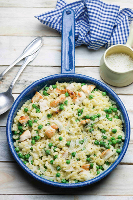 One Pan Pasta: Nudeln mit Hühnchen und Erbsen One Pan Pasta: Nudeln mit Hühnchen und Erbsen