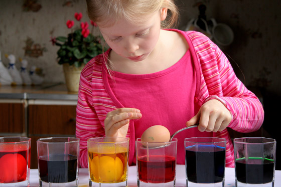 Eier färben mit Kindern Eier färben mit Kindern