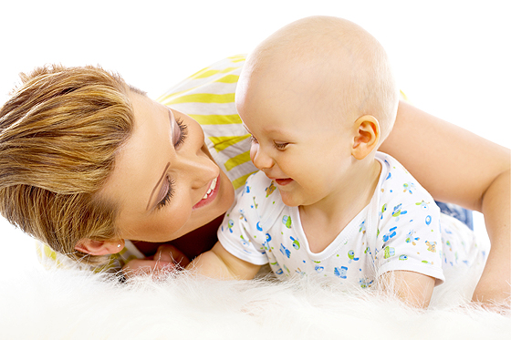 Lob stärkt Babys Selbstvertrauen Lob stärkt Babys Selbstvertrauen