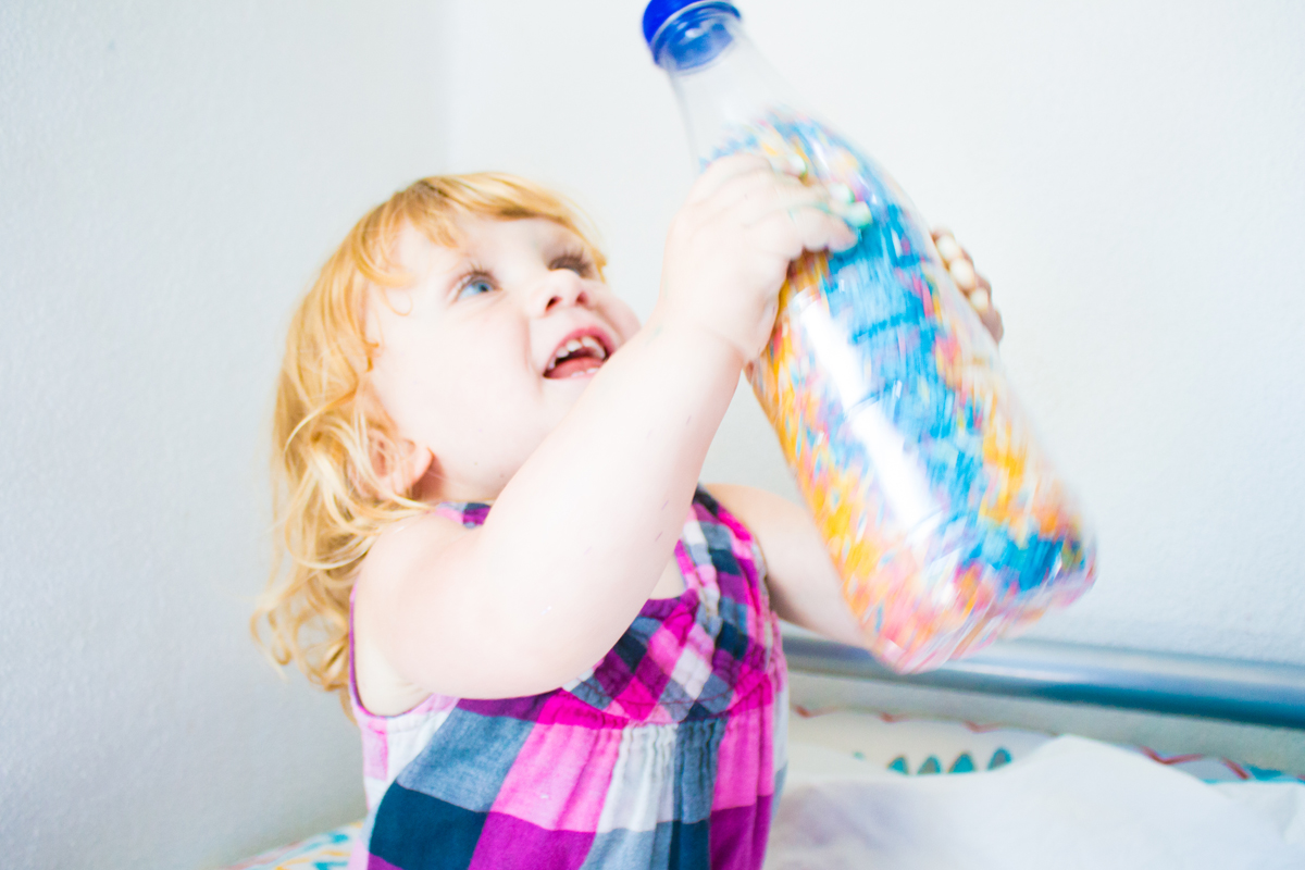 Sensory Bottles mit Reis Sensory Bottles mit Reis