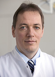 Interview: Professor Dr. Christian Hirsch - zahnarzt-hirsch-256023