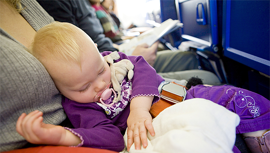 Fliegen mit Baby und Kind
