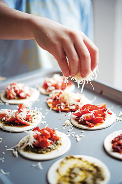 Kochen mit Kindern: Blätterteig-Tomaten-Törtchen Kochen mit Kindern: Blätterteig-Tomaten-Törtchen