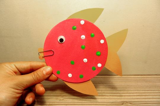 Fische aus Pappe Angeln