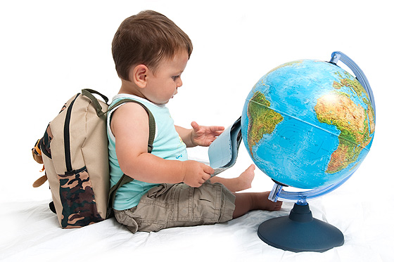 Baby entdeckt die Welt