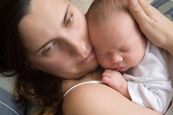 Den Babyblues im Wochenbett hat jede frisch gebackene Mutter