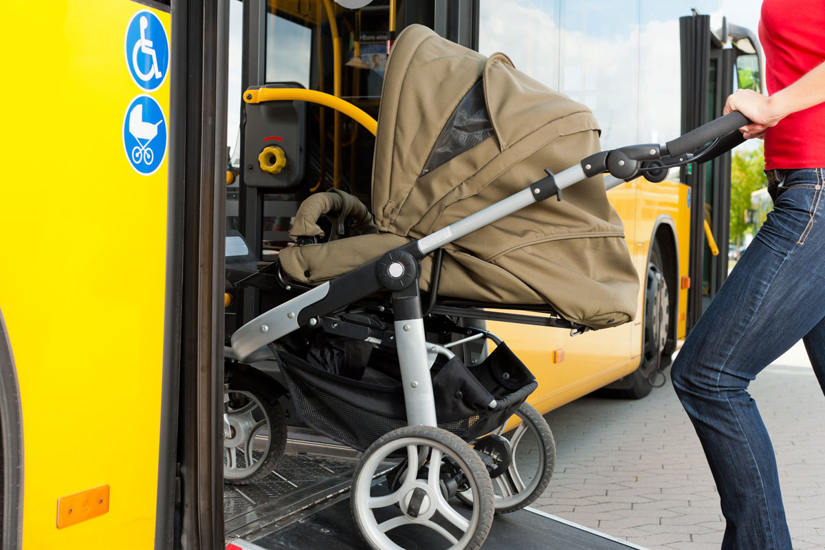Bus fahren mit Kinderwagen