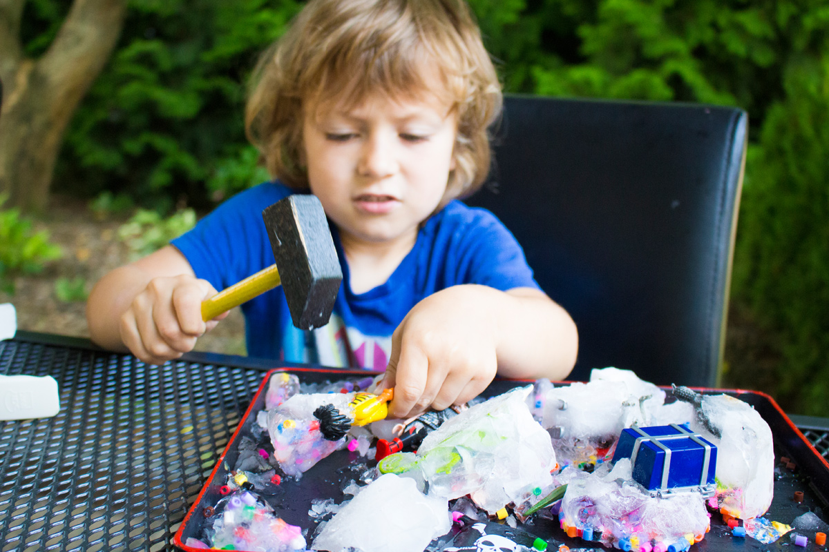 Eis-Ausgrabung: Schnell alle Spielfiguren retten!