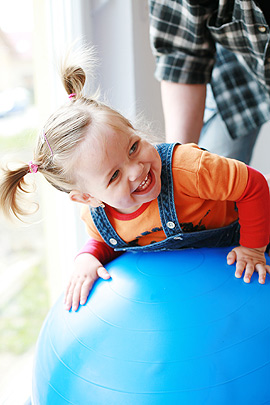 Ergotherapie bei Kindern erfolgt spielerisch.