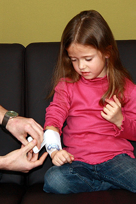 Erste Hilfe: Druckverband beim Kind