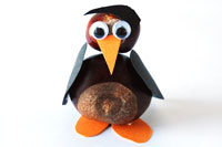 Pinguin aus Kastanien