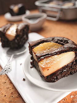 Rezept: Birnen-Brownies mit Nüssen und Schokolade