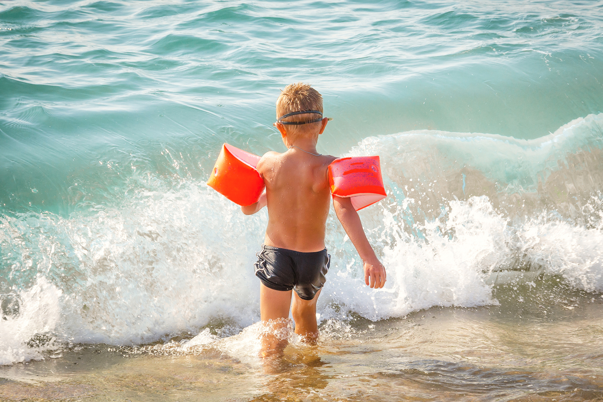 Sekundäres Ertrinken: Junge am Meer
