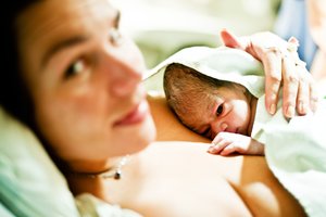 Das Baby ist da! Die Nachgeburt wird nur wenige Minuten nach dem Kind geboren.