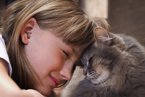 Kind mit Katze
