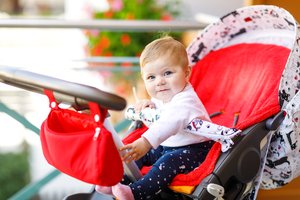 Beruhigend und hilfreich für Mutter und Kind: der Kinderwagen-Organizer