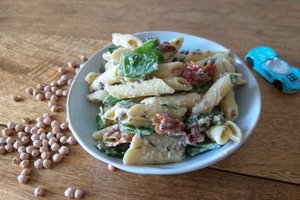 Nudelsalat mit Hummus-Joghurt-Dressing