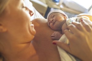 Eine PDA hilft, die Geburt schmerzfrei und bewusst zu erleben.