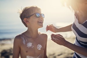 Sonnencremes für sensitive Haut und Kinder im Öko-Test 2019