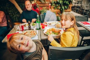 Kinder sind in Restaurants nicht immer willkommen.