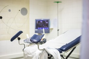 Ausschabung nach Fehlgeburt: Gynäkologischer Stuhl